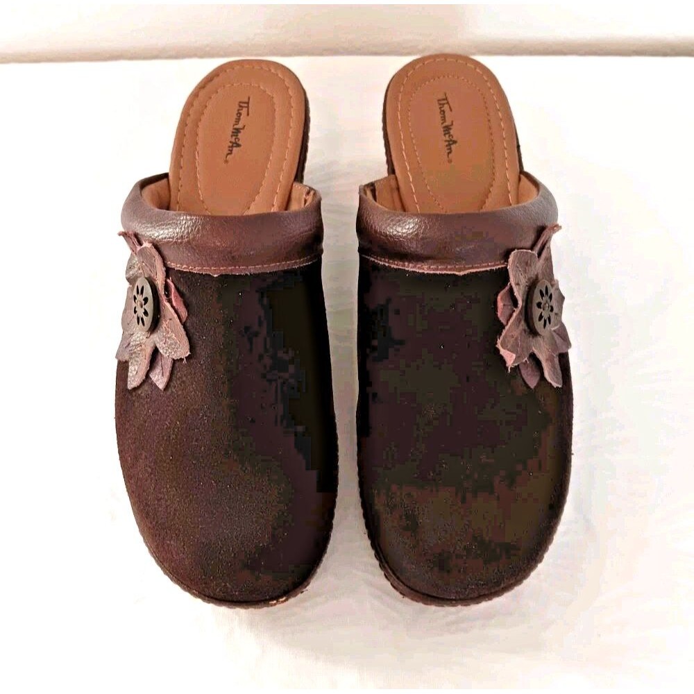 Vtg Thom McAn Carine Brown Suede Clogs Leather Flower Detail Mules 9.5W Boho Y2K